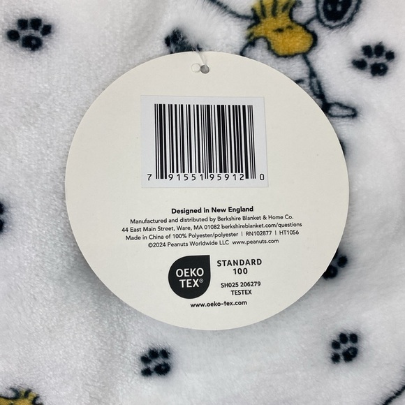 Berkshire Peanuts VelvetLoft throw 60”x70” Snoopy Woodstock extra long NWT! - Picture 5 of 10